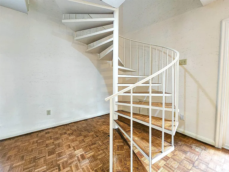 12 Kings Row — Photo 22