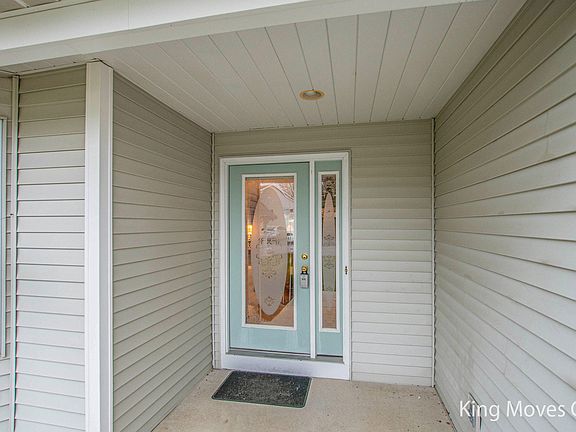3rd image of 4715 Crescent Dr