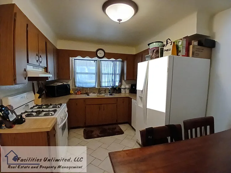921 Charlotte St — Photo 6