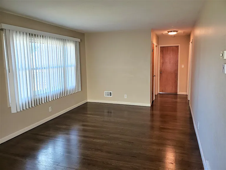 5107 Sheila Dr — Photo 3