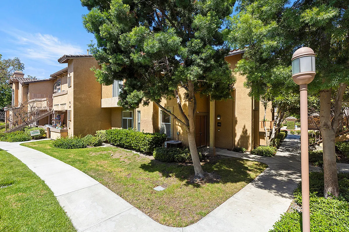 3 bed, 1564 sqft, $3,950 — Photo 2