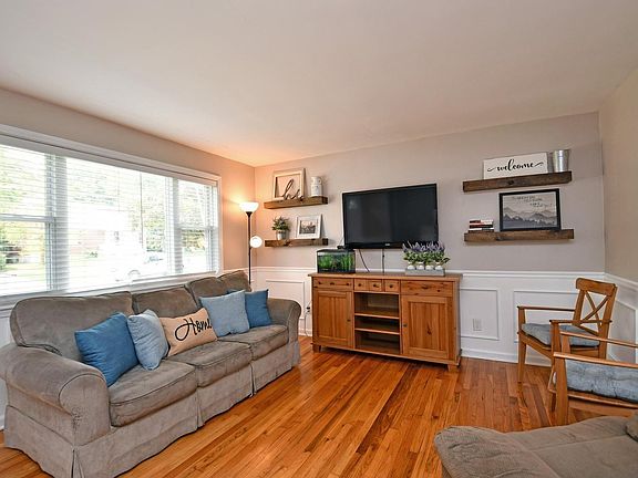 3rd image of 10592 Lemarie Dr