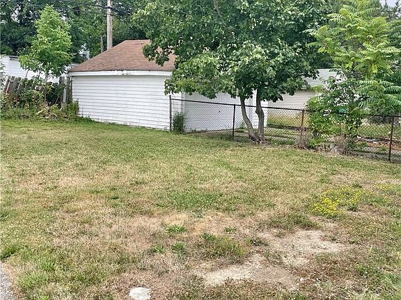 3rd image of 18807 Longview Ave