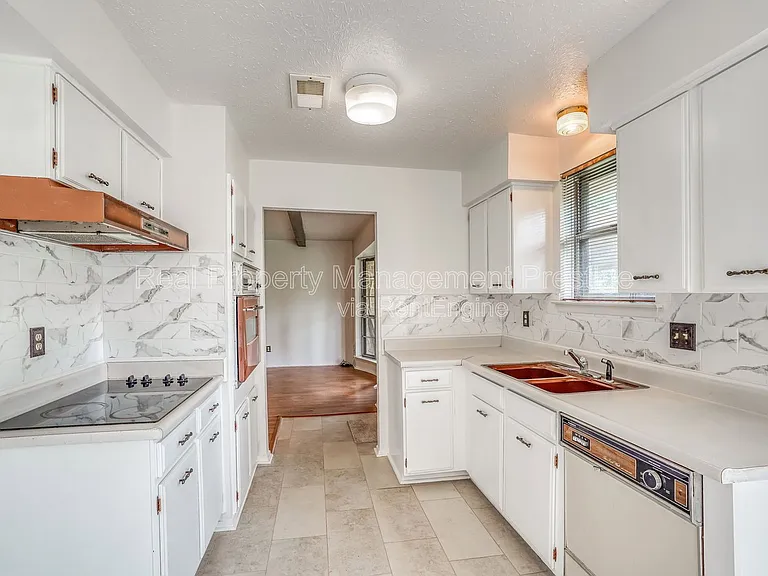 500 Stoneledge Dr — Photo 8