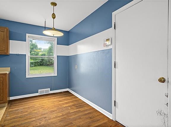 5th image of 102 W 91st St