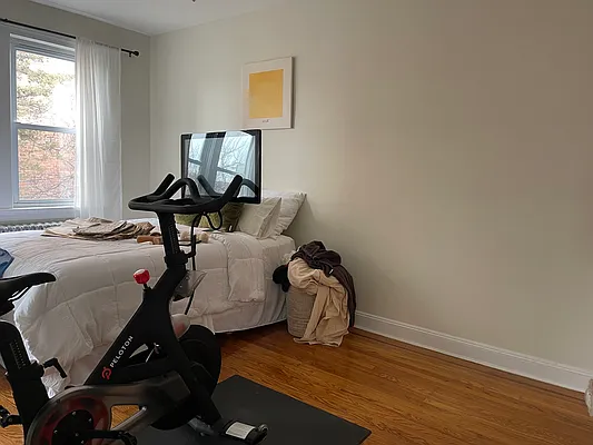 Rented by Halvatzis Realty | media 34