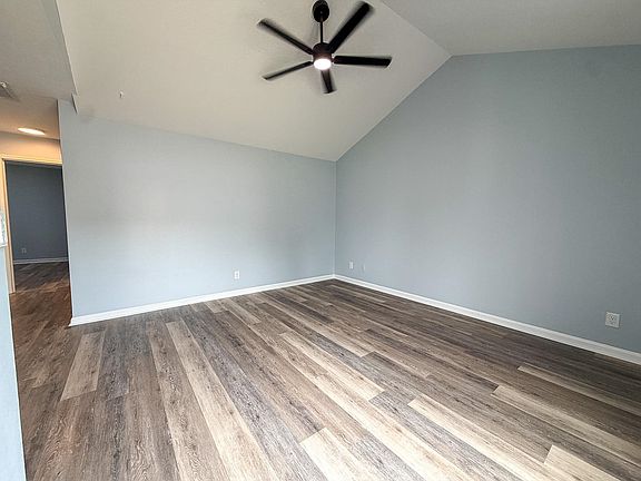 2nd image of 860 Lakeview Dr APT B