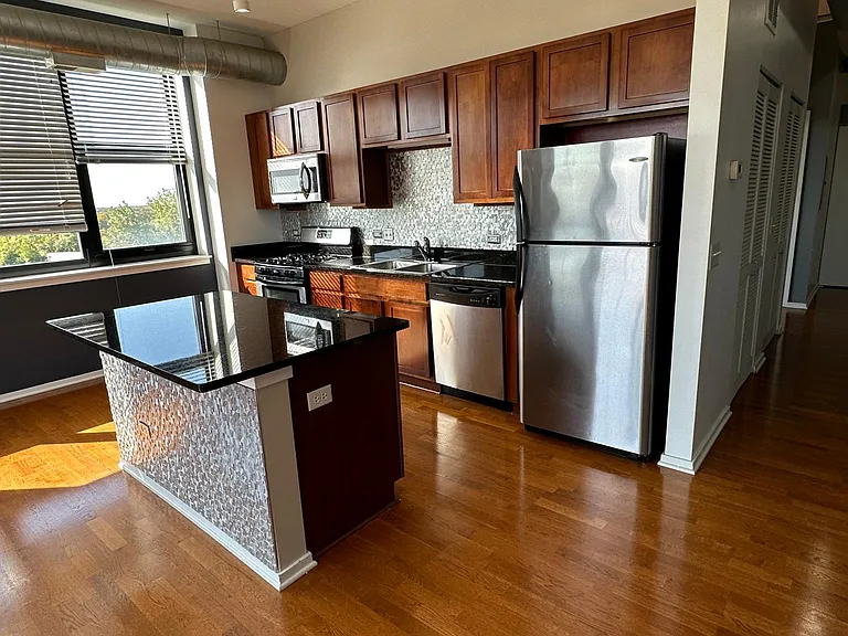 2323 W Pershing Rd #613 — Photo 2