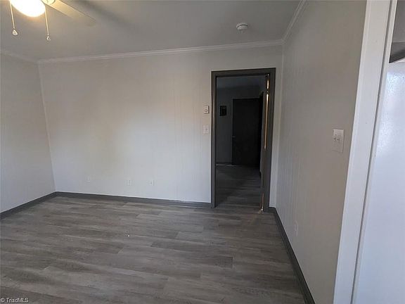 5th image of 818 Meadow Ridge Ct