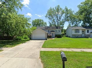 2415 61st Pl, Merrillville, IN 46410