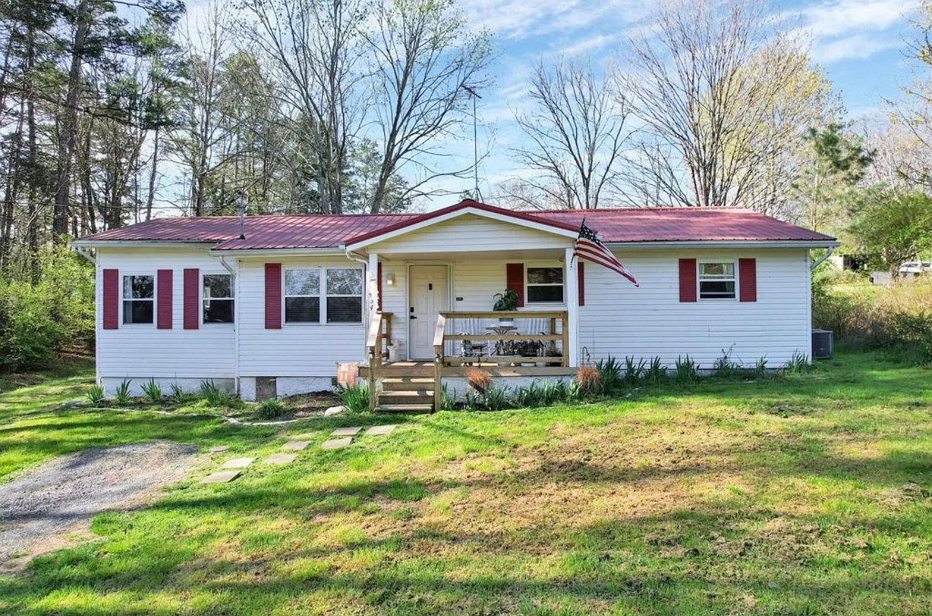 434 Climer Rd NE — Photo 1