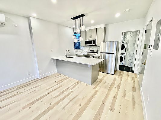4th image of 218 Cumberland St APT 4A
