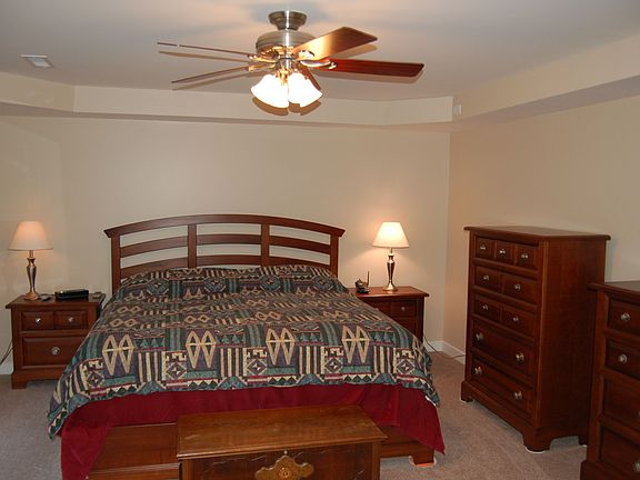 Large Master with tray ceiling