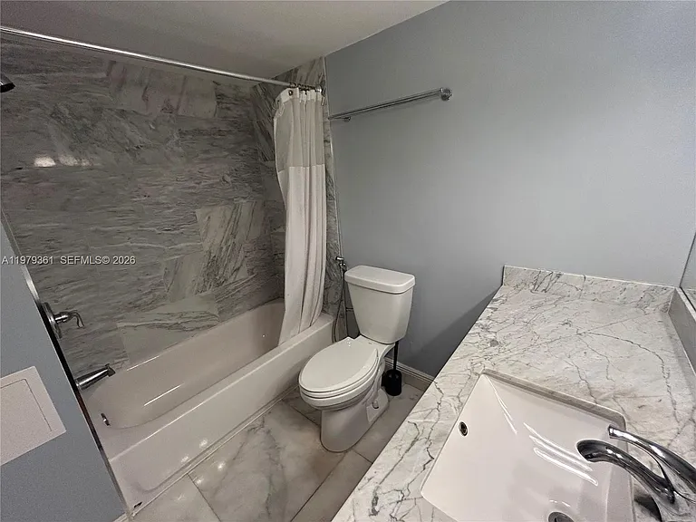 18031 Biscayne Blvd #904 — Photo 14
