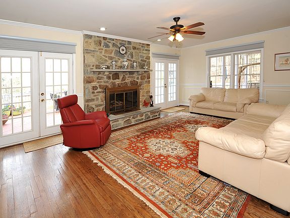 4th image of 10105 New London Dr
