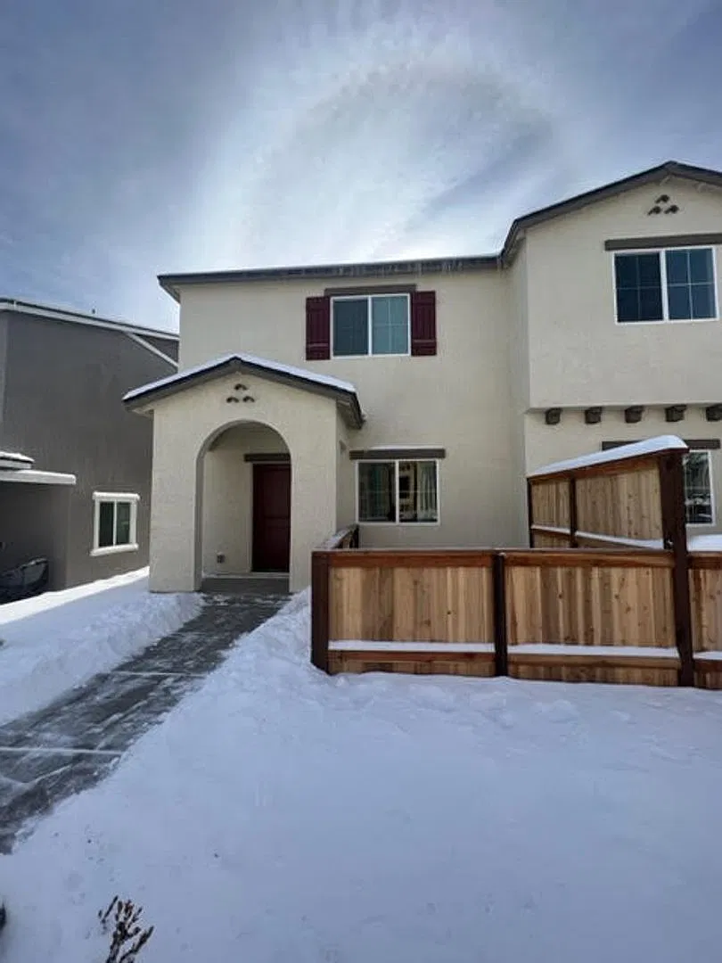 Newer condo, in convenient location! — Photo 1