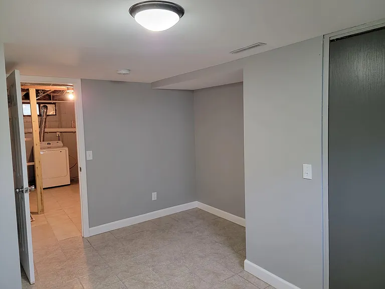 73 E 35th St — Photo 22