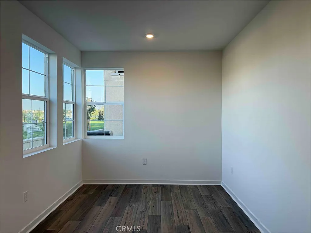 3 bed, 2.5 bath, 1772 sqft, $3,400 — Photo 2