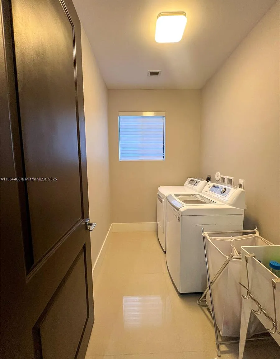 5 bed, 4205 sqft, $8,500 — Photo 4