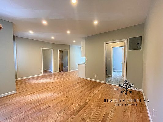 4th image of 453 W 36th St APT 11