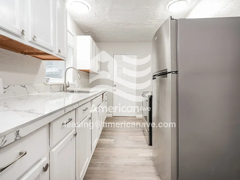 855500_008_kitchen_13684078.jpg