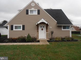 40 Ravine Ln, Levittown, PA 19055