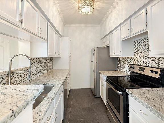 4th image of 2213 Stanford St #2213