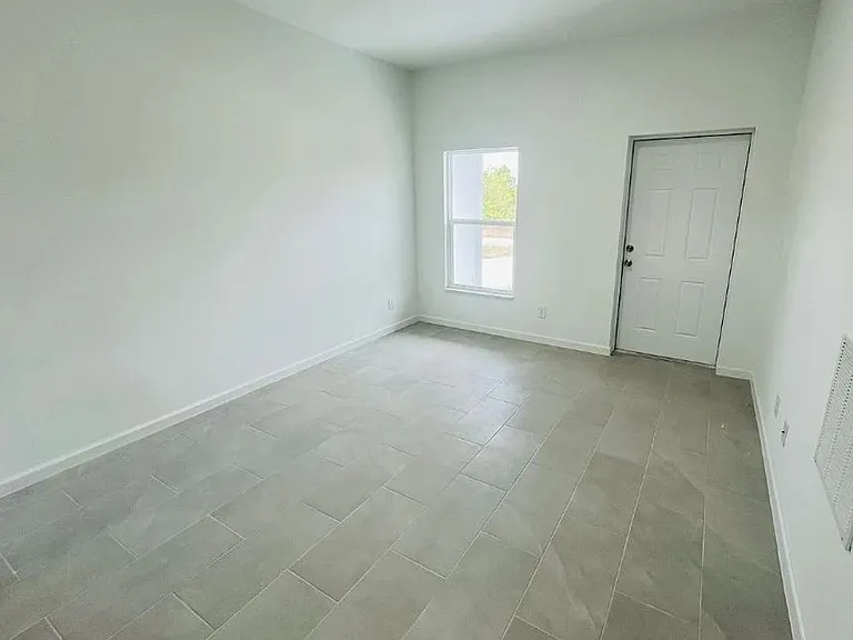 4214 E 30th St — Photo 5
