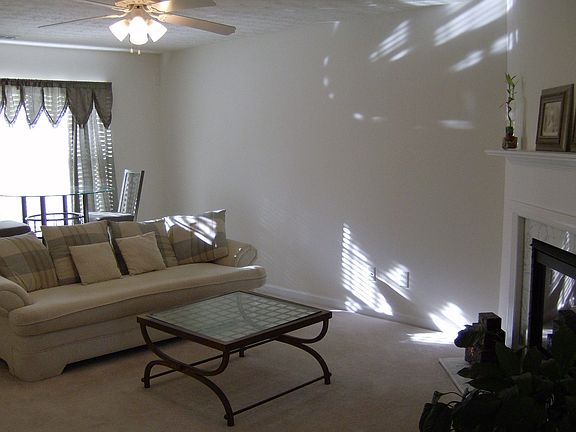 spacious great rm w/corner fireplace