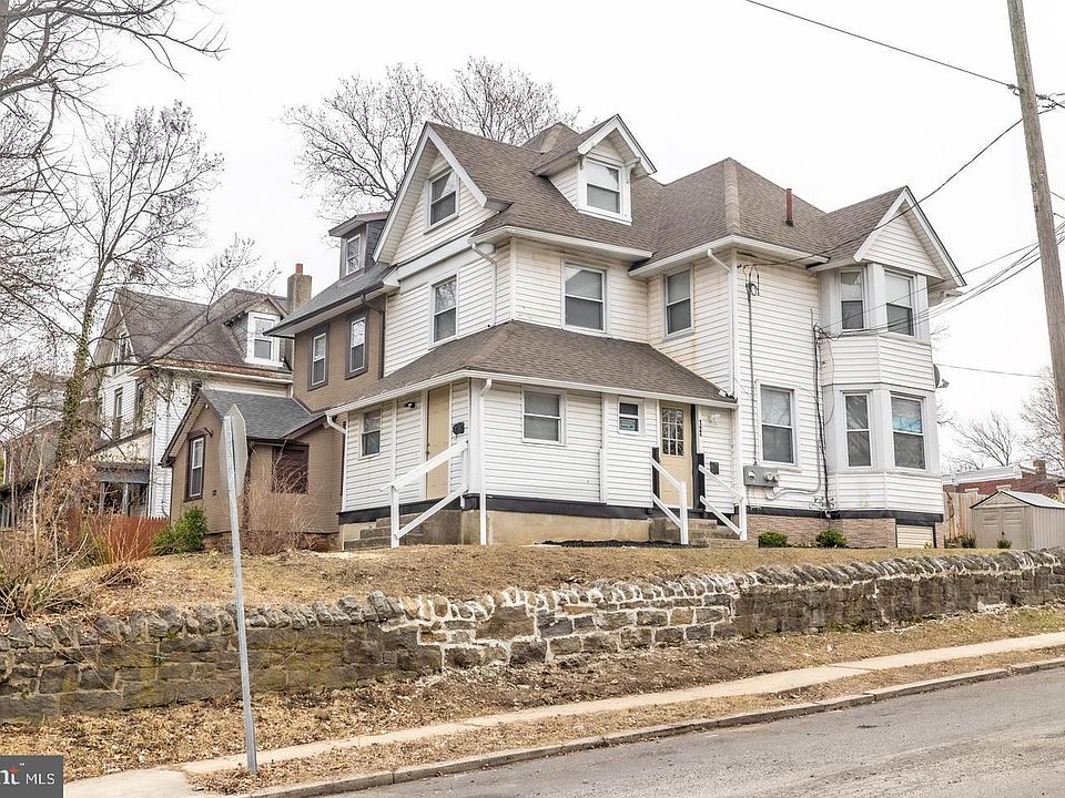 1st image of 124 Main St