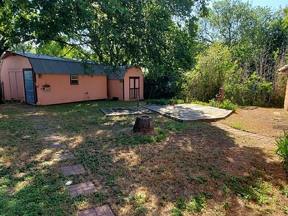 5th image of 1806 Cherry Orchard Dr