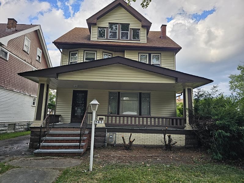 1st image of 747 Thornhill Dr