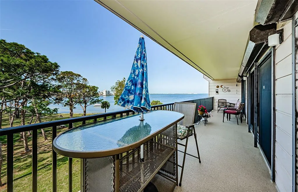 2 bed, 2.0 bath, 1185 sqft, $2,400 — Photo 3