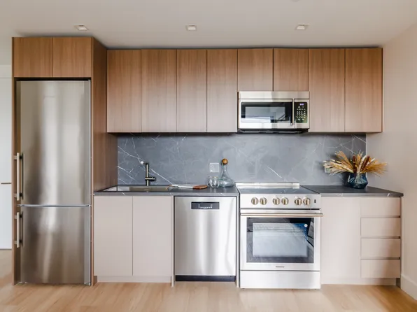 69-65 Yellowstone Boulevard image 1 of 6