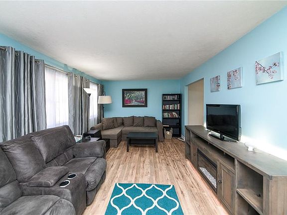 3rd image of 9400 Driftwood Dr