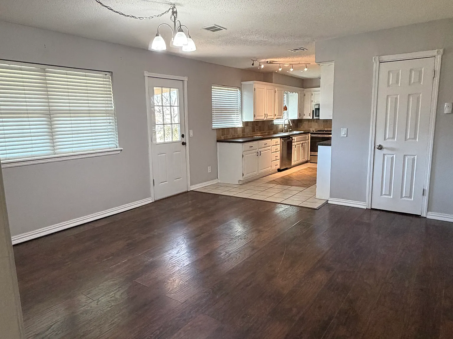 723 SE Sullivan Dr — Photo 4
