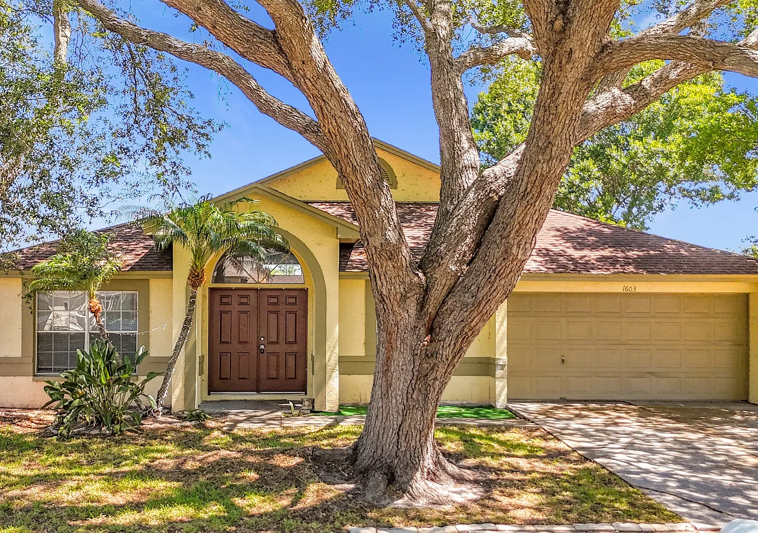 Spacious 4-Bedroom Retreat with 2 Baths in Brandon - 2103 Sq. Ft. of Comfort Awaits! — Photo 1