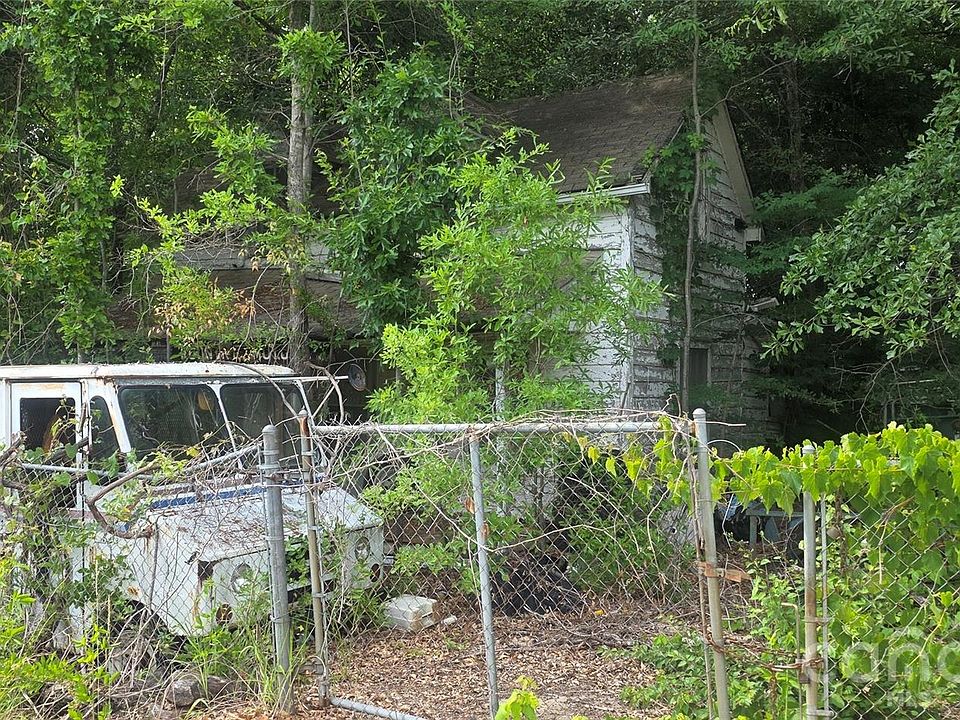 2nd image of 116 2nd Ave