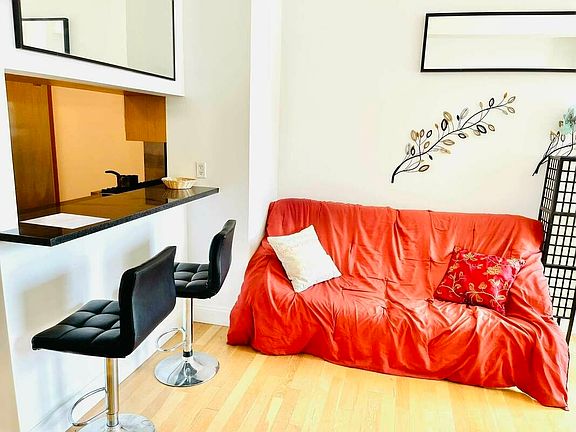 4th image of 88 Greenwich St #1121A