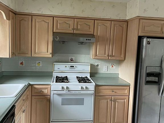 4th image of 4312 161st St Floor 2