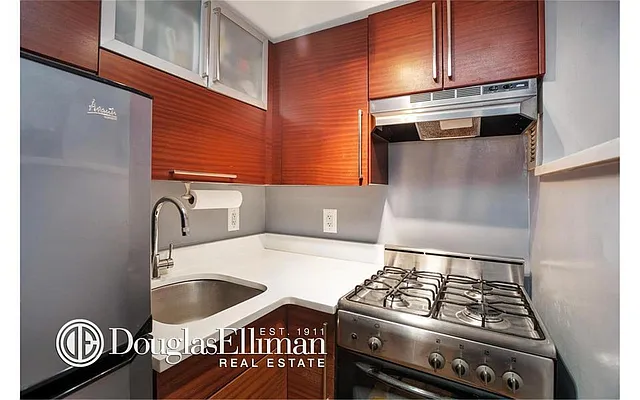 Rented by Douglas Elliman | media 23