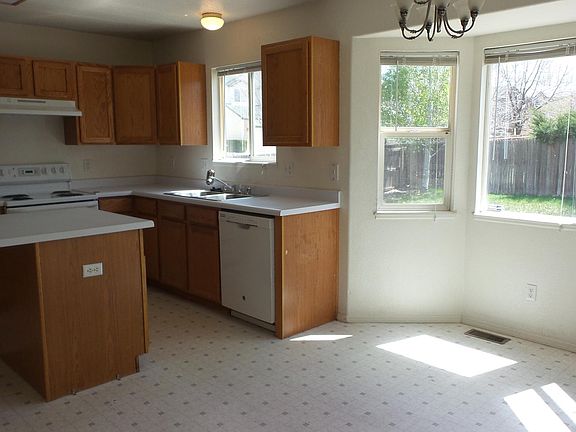 Breakfast nook/kitchen dining area