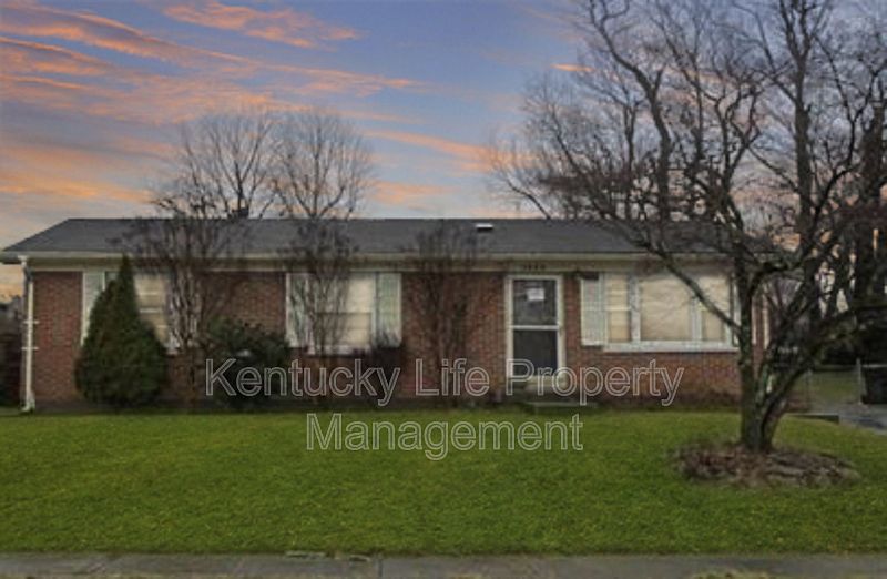 1st image of 3485 King Arthur Dr