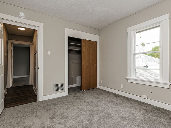5th image of 2322-2324 Eastview Ave