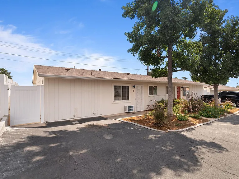Vista Palms Apartment Homes- Yucaipa, CA — Photo 23