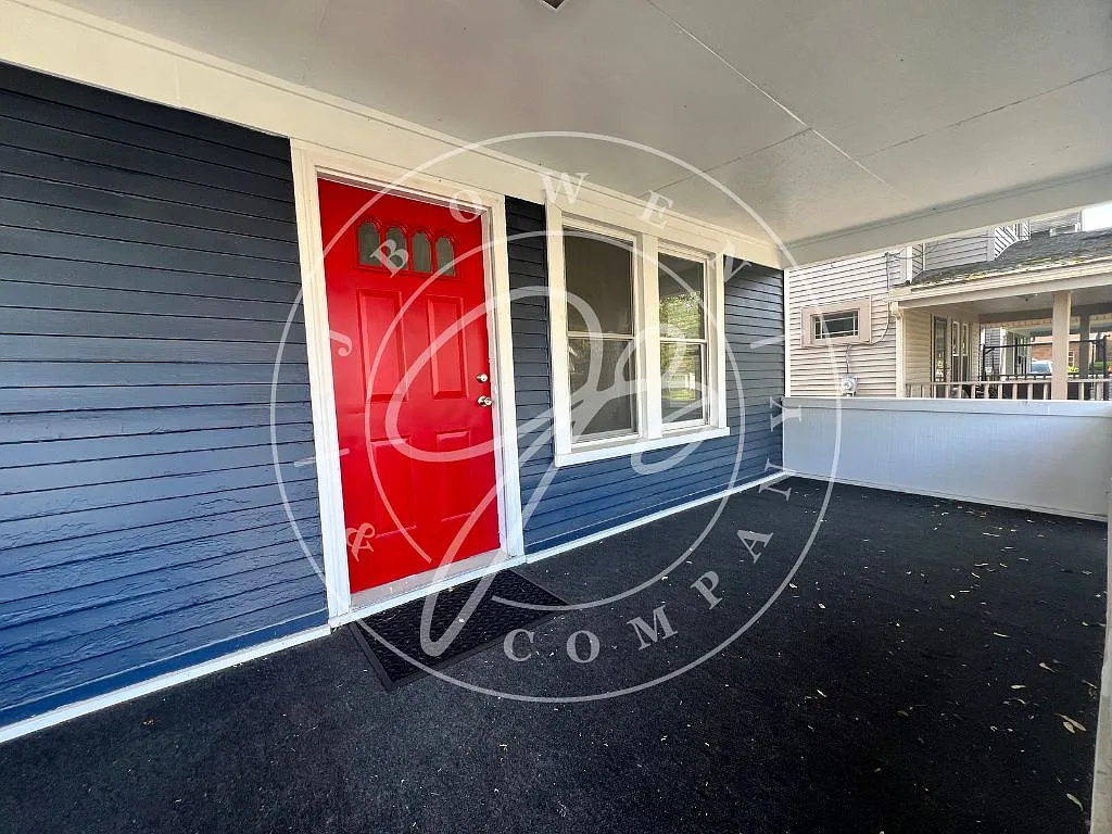 3 bed, 1.0 bath, 1184 sqft, $1,350 — Photo 2