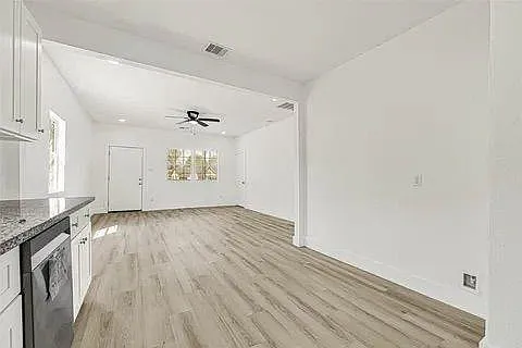 7926 Hudson St — Photo 17