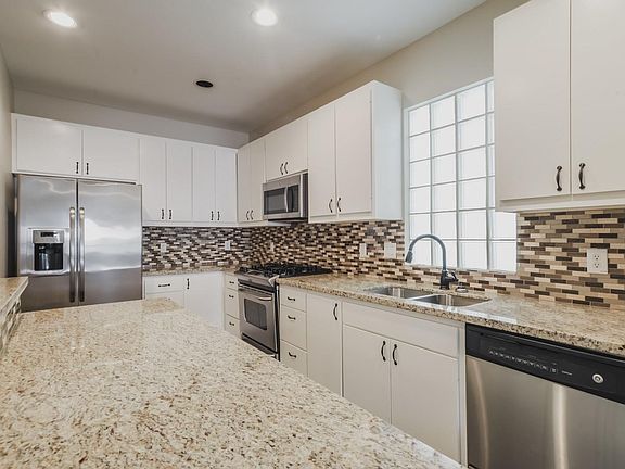 3rd image of 8632 Meadowcroft Dr