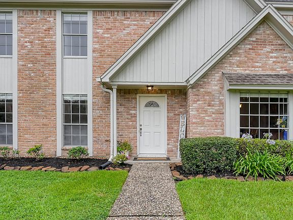 3rd image of 3718 Cypress Hill Dr