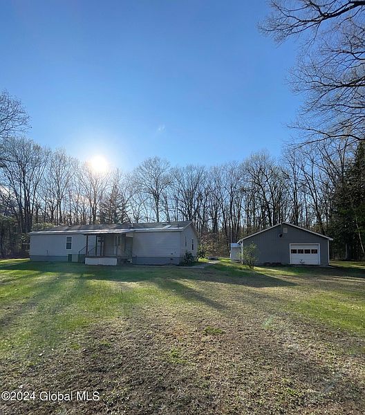 3rd image of 558 Selfridge Road